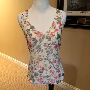 Gorgeous floral print top w/bow design in back